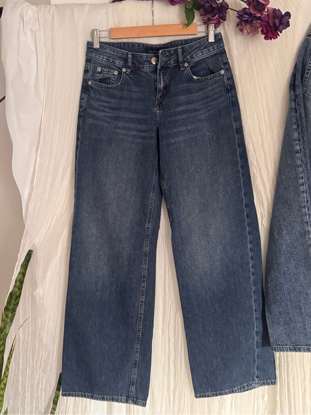 Aeropostale Women's Wide-Leg Jeans in Dark Blue Wash